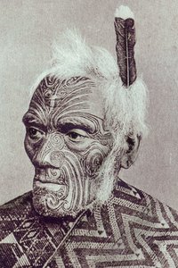 Guerrier maori avec moko sur le visage